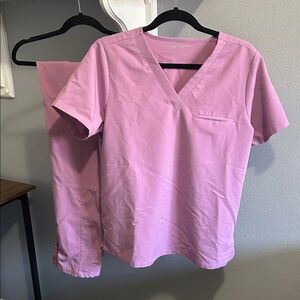 Mandala Women's Light Pink V-Neck Scrub Top/Pant Set